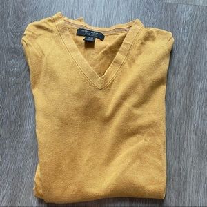 🌸2/$15🌸 Banana Republic V-neck Sweater